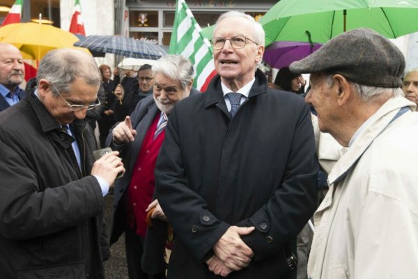 L'ex segreatrio generale della CGIL Guglielmo Epifani (C) alla commemorazione per i venti anni dall'uccisione del giuslavorista Massimo D'Antona in via Salaria a Roma, 20 maggio 2019. ANSA/CLAUDIO PERI