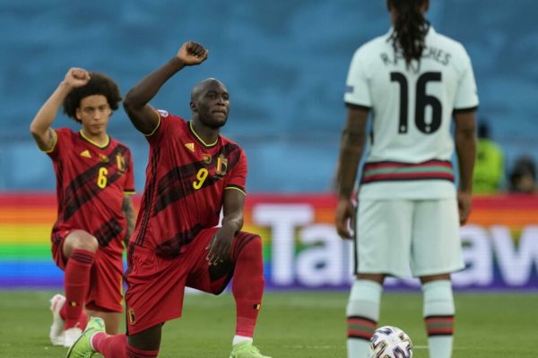 epa09306288 Axel Witsel (L) and Romelu Lukaku of Belgium take a knee to support anti racism prior to the UEFA EURO 2020 round of 16 soccer match between Belgium and Portugal in Seville, Spain, 27 June 2021.  EPA/Thanassis Stavrakis / POOL (RESTRICTIONS: For editorial news reporting purposes only. Images must appear as still images and must not emulate match action video footage. Photographs published in online publications shall have an interval of at least 20 seconds between the posting.)