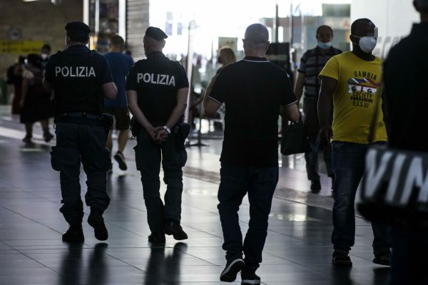 Forze dellordine durante il primo giorno di obbligo Green Pass alla stazione Termini, Roma, 01 settembre 2021. ANSA/ANGELO CARCONI