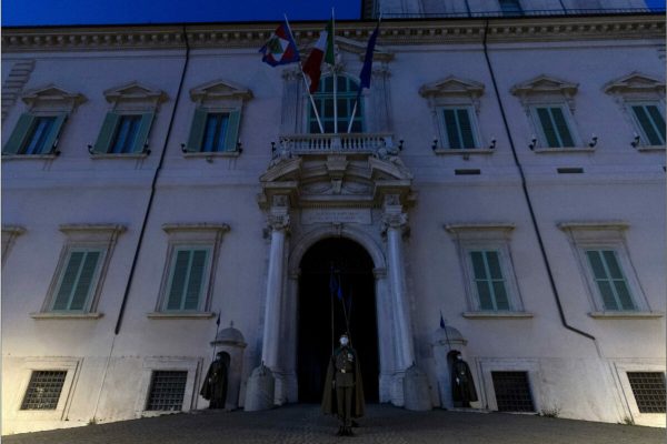 Luci spente al  palazzo del Quirinale in occasione di "M'illumino di Meno", la campagna del programma "Caterpillar" di Radio 2 che promuove il risparmio energetico e le scelte sostenibili nella vita quotidiana, Roma, 26 marzo 2021. ANSA/UFFICIO STAMPA QUIRINALE