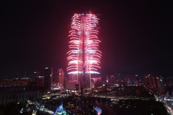 epa07546579 Fireworks explode over the world's fifth tallest building, the 123-storey Lotte World Tower in Seoul, South Korea, 04 May 2019. The firework festival took place over the Lotte World Tower under theme 'Go. Together! for peace in the Korean Peninsula.  EPA/JEON HEON-KYUN