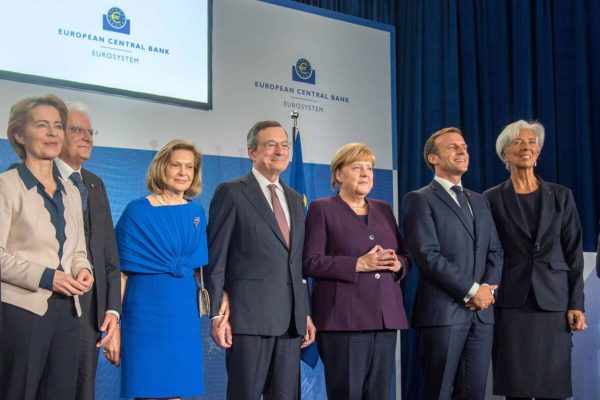 epa07957429 Outgoing ECB president Mario Draghi (C), his wife Serena Draghi (3-L) and his successor Christine Lagarde (R), French president Emmanuelle Macron (2-R), German chancellor Angela Merkel (3-R), designated president of the EU Commission Ursula (L) von der Leyen during Draghi's farewell at the headquarters of the European Central Bank, Frankfurt, Germany, 28 October 2019 (issued 29 October 2019).  EPA/BERND KAMMERER / POOL