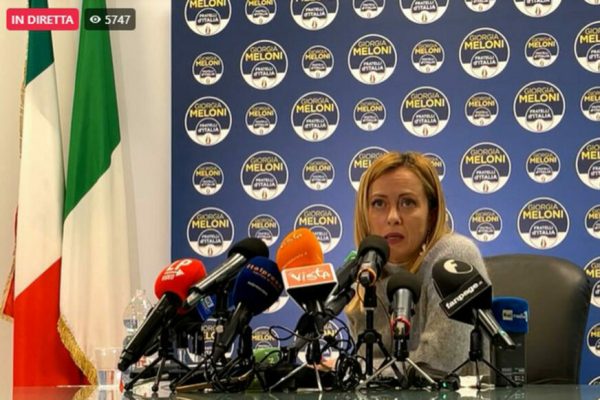 "Centrodestra esce sconfitto alle amministrative: non riusciamo a strappare al centrosinistra le grandi città. Ma da sconfitta a debacle, è eccessivo. Debacle è del M5s, il Pd sta festeggiando sulle spoglie degli alleati grillini". Così la leader di Fratelli d'Italia, Giorgia Meloni, commentando i ballottaggi, 18 ottobre 2021.
FACEBOOK GIORGIA MELONI
+++ ATTENZIONE LA FOTO NON PUO' ESSERE PUBBLICATA O RIPRODOTTA SENZA L'AUTORIZZAZIONE DELLA FONTE DI ORIGINE CUI SI RINVIA+++ ++HO NO SALES EDITORIAL USE ONLY +++