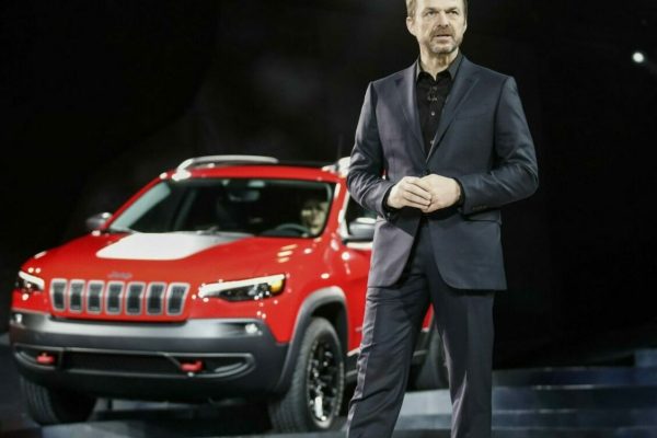 epa06443624 Mike Manley, head of Jeep Brand, introduces the 2019 Jeep Cherokee SUV at the 2018 North American International Auto Show in Detroit, Michigan, USA, 16 January 2018. The automobile show opens to the public 20 January and runs through 28 January 2018 where visitors can get up-close to technologies and vehicles of the future.  EPA/TANNEN MAURY