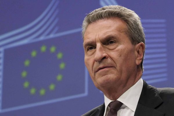 epa07087882 European Commissioner for Budget and Human Resources Guenther Oettinger speaks at a press briefing on the EU budget for the future, on the side of a international conference in Brussels, Belgium, 12 October 2018.  EPA/OLIVIER HOSLET