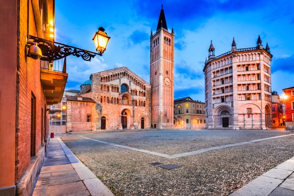 Parma,,Italy,-,Piazza,Del,Duomo,With,The,Cathedral,And