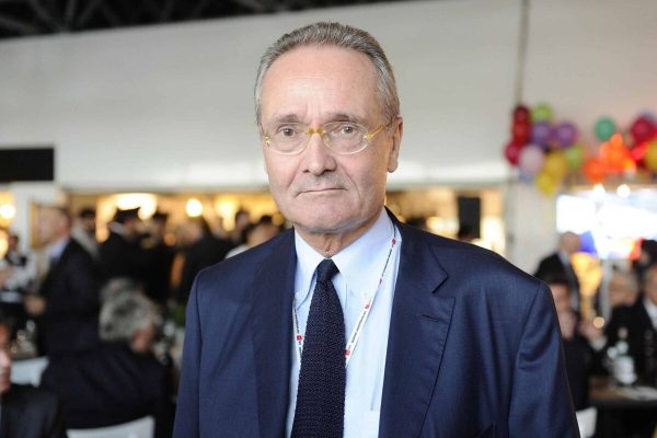 Pietro Modiano, presidente SEA, durante la messa in scena al Terminal 1 dell'aeroporto di Malpensa dell'opera lirica 'Elisir d'Amore' di Gaetano Donizetti. Malpensa, 17 Settembre 2015. ANSA/FLAVIO LO SCALZO