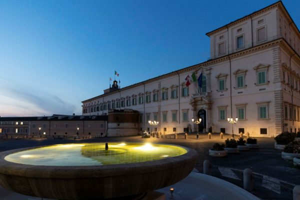 Luci spente al  palazzo del Quirinale in occasione di "M'illumino di Meno", la campagna del programma "Caterpillar" di Radio 2 che promuove il risparmio energetico e le scelte sostenibili nella vita quotidiana, Roma, 26 marzo 2021. ANSA/UFFICIO STAMPA QUIRINALE