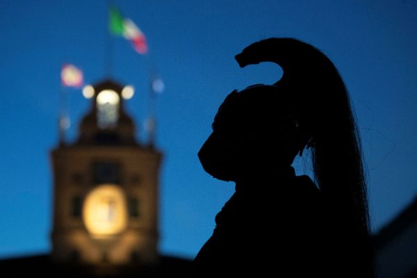 Luci spente al  palazzo del Quirinale in occasione di "M'illumino di Meno", la campagna del programma "Caterpillar" di Radio 2 che promuove il risparmio energetico e le scelte sostenibili nella vita quotidiana, Roma, 26 marzo 2021. ANSA/UFFICIO STAMPA QUIRINALE