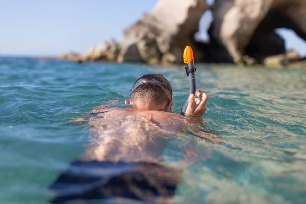 ragazzo al mare