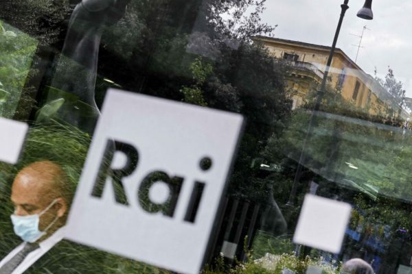 L'ingresso della sede Rai di viale Mazzini durante la presentazione del programma tv ''Sette Storie'' in onda su Rai1, Roma, 02 ottobre 2020. ANSA/RICCARDO ANTIMIANI