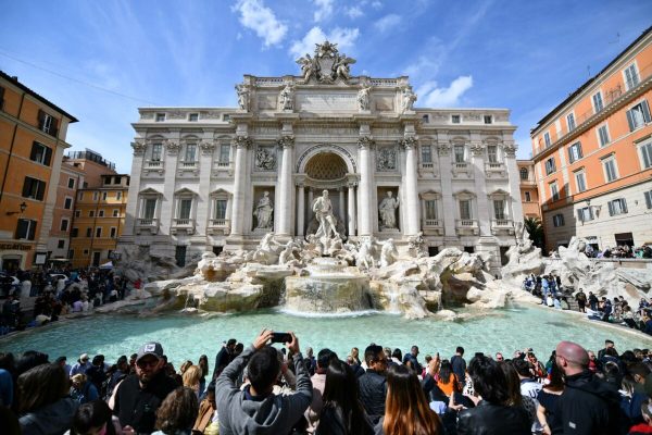 ROME, April 17, 2022  Tourists visit the Fontana di Trevi during the Easter holiday in Rome, Italy, on April 17, 2022. (Credit Image: © Jin Mamengni/Xinhua via ZUMA Press)