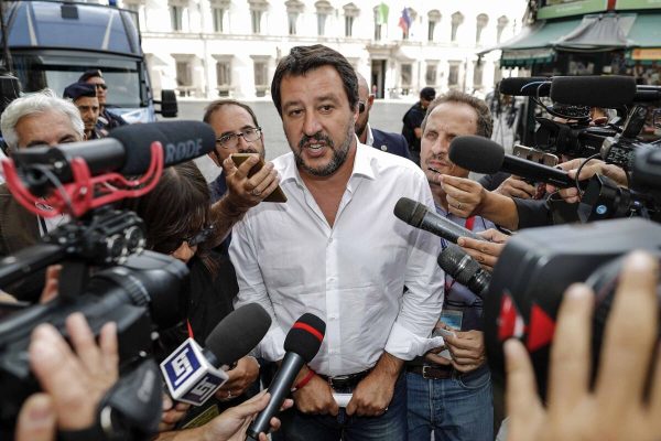 Il vicepremier e ministro dell'Interno Matteo Salvini mentre lascia Palazzo Chigi durante il Consiglio dei Ministri. Roma, 3 settembre 2018. ANSA/RICCARDO ANTIMIANI