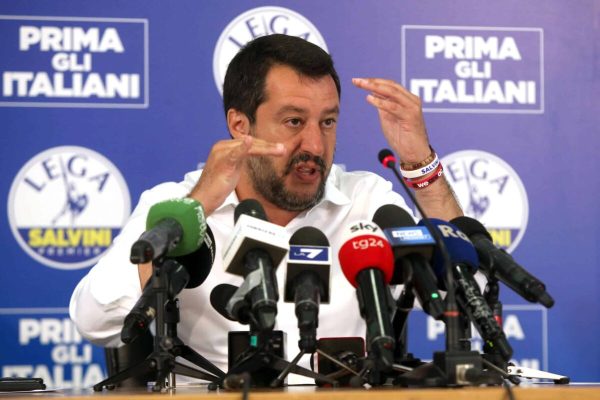Il vice premier e ministro dell'Interno Matteo Salvini durante la conferenza stampa che ha tenuto nella sede della Lega in via Bellerio a Milano per commentare il voto delle elezioni amministrative, Milano, 10 giugno 2019. 
ANSA / MATTEO BAZZI