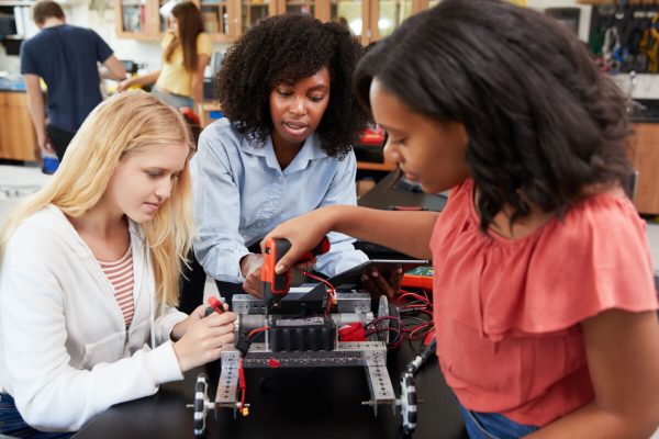 Teacher,With,Female,Pupils,Building,Robotic,Vehicle,In,Science,Lesson