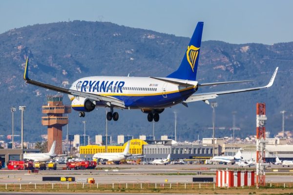 Barcelona,,Spain,-,February,21,,2022:,Ryanair,Boeing,737-800,Airplane