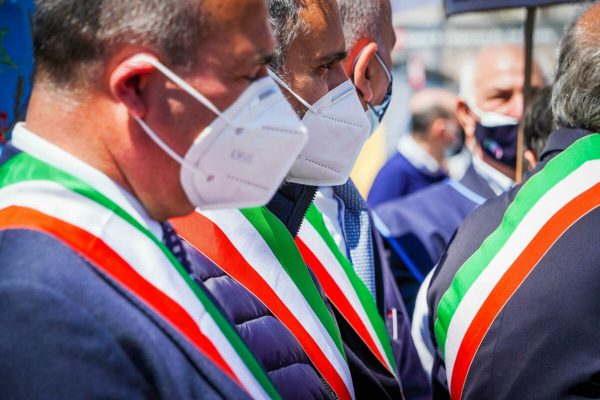 Sit in Recovery Sud di sindaci del Sud in Piazza Plebiscito. Napoli 25 Aprile 2021  ANSA/CESARE ABBATE/