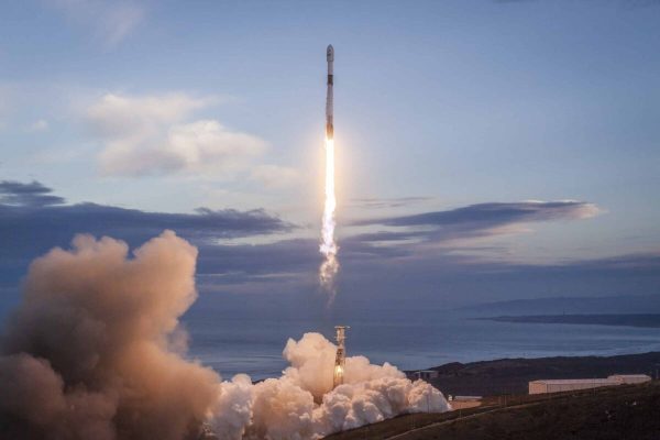 January 11, 2019 - Lompoc, CA, United States of America - A SpaceX Falcon 9 rocket carrying 10 Iridium NEXT satellites, on mission Iridium-8 blasts off from Space Launch Complex 4E at Vandenberg Air Force Base January 11, 2019 in Lompoc, California. The first SpaceX mission for the new year went off without a hitch. (Credit Image: © Spacex via ZUMA Wire)