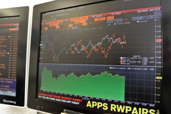 Una schermata dal monitor di Bloomberg mostra l'andamento negativo dello spread e le perdite di piazza affari in Borsa, 26 febbraio 2013.
ANSA/LUCIANO DEL CASTILLO