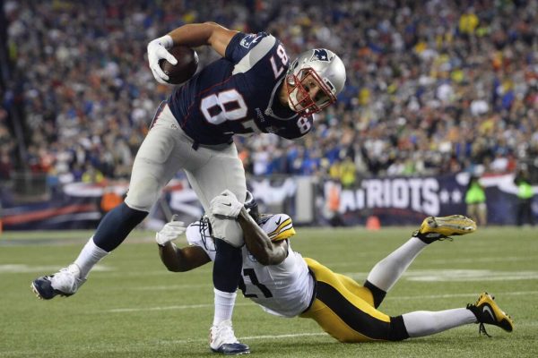 epa04924670 New England Patriots tight end Rob Gronkowski (L) breaks the tackle of Pittsburgh Steelers safety Robert Golden (R) and scores a touchdown at Gillette Stadium in Foxborough, Massachusetts, USA 10 September 2015. The Superbowl Champion Patriots host the first regular season game of the 2015 season which will culminate with Super Bowl 50 in Santa Clara, California on 07 February 2016.  EPA/CJ GUNTHER