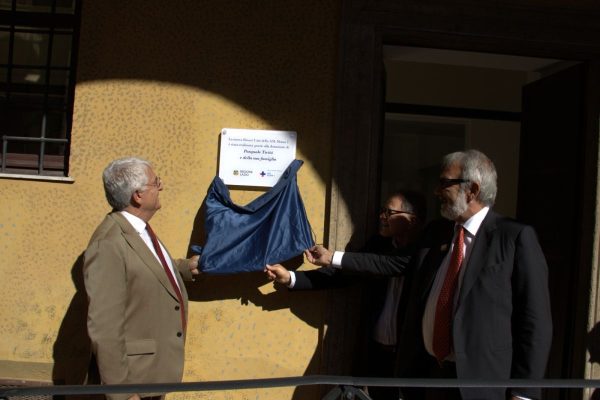 svelamento della targa