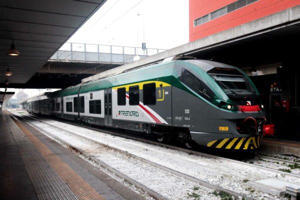 Una immagine della presentazione dei nuovi treni di Trenord in Stazione Garibaldi, Milano, 13 dicembre 2015.  ANSA/ MOURAD BALTI TOUATI