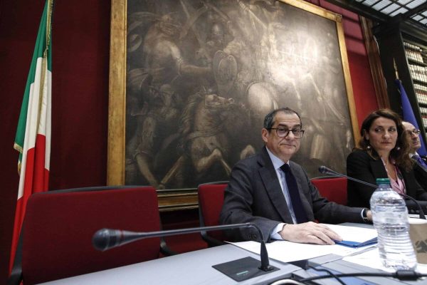 Il ministro dell'Economia Giovanni Tria durante l'audizione davanti alle commisioni Finanze di Camera e Senato sul caso Carige, Roma 17 gennaio 2019. ANSA/GIUSEPPE LAMI