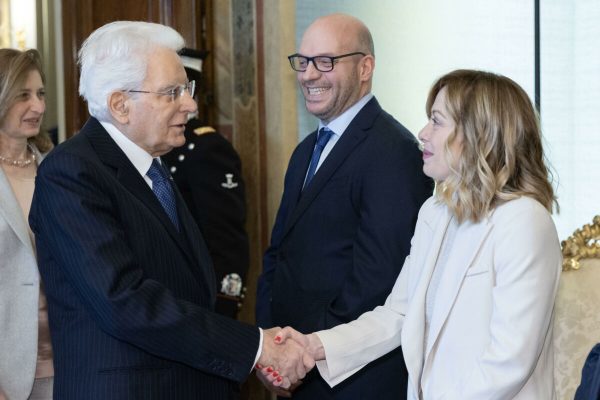 Il Presidente della Repubblica Sergio Mattarella saluta Giorgia Meloni, Presidente del Consiglio dei Ministri,in occasione della celebrazione della Giornata Internazionale della Donna, 08 marzo 2024.   NPK   ANSA / Francesco Ammendola - Ufficio per la Stampa e la Comunicazione della Presidenza della Repubblica  +++ ANSA PROVIDES ACCESS TO THIS HANDOUT PHOTO TO BE USED SOLELY TO ILLUSTRATE NEWS REPORTING OR COMMENTARY ON THE FACTS OR EVENTS DEPICTED IN THIS IMAGE; NO ARCHIVING; NO LICENSING +++