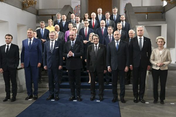 epa10228754 EU leaders pose for a group photo during an informal EU summit in Prague, Czech Republic, 07 October 2022. EU leaders will meet in the Czech capital to discuss pressing issues such as Russia's invasion of Ukraine and the block's energy and economic situation.  EPA/FILIP SINGER