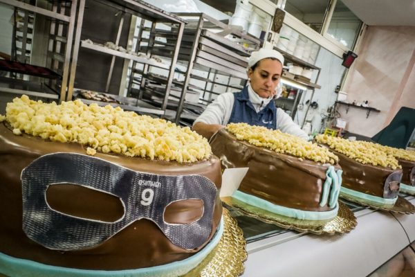 Pastry shop in Naples creates a cake dedicated to the striker of Naples Victor Osimhen. Naples 27 February 2023. ANSA/CESARE ABBATE