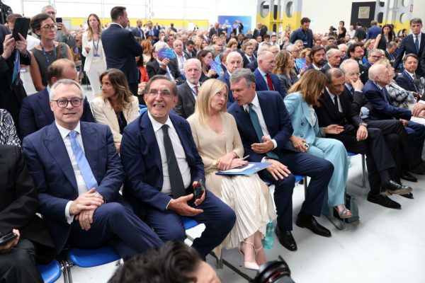 Da sin: il presidente di Confindustria Carlo Bonomi; quello del senato Ignazio La Russa; la premier Giorgia Meloni; il presidente di Assolombarda Alessandro Spada; il ministro del Turismo Daniela SanatnchË e il sindaco di Milano Giuseppe Sala, allíassemblea generale di Assolombarda 2023. Milano 3 Luglio 2023.  
ANSA / MATTEO BAZZI  (NPK)