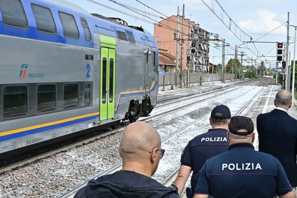 Il luogo dell'incidente presso la stazione ferroviaria di Brandizzo dove un treno ha investito cinque operai che lavoravano sui binari, 1 settembre 2023 ANSA/ALESSANDRO DI MARCO