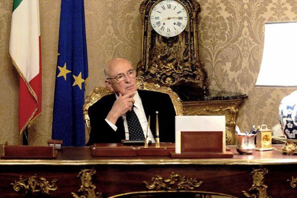 epa00713676 New Italian President Giorgio Napolitano sits for the first time at his table in his office after his installation, at Quirinale Palace, Monday, 15 May 2006.  EPA/ENRICO OLIVERIO/POOL