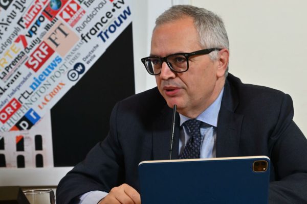 L'intervento del Direttore generale Cinema e audiovisivo del Ministero della Cultura, Nicola Borrelli, all'incontro ''Restate con noi'' Storie, identita' e valori della TV che cambia, nella sede della Stampa Estera a Roma, 24 maggio 2023.   ANSA/MAURIZIO BRAMBATTI