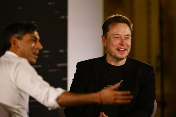 epa10955251 British Prime Minister Rishi Sunak (L) and US tech entrepreneur Elon Musk (R) attend a conversation event in central London, Britain, 02 November 2023. The conversation will be streamed on X (formerly Twitter) and follows the two-day AI Safety Summit that was held at Bletchley Park.  EPA/TOLGA AKMEN / POOL