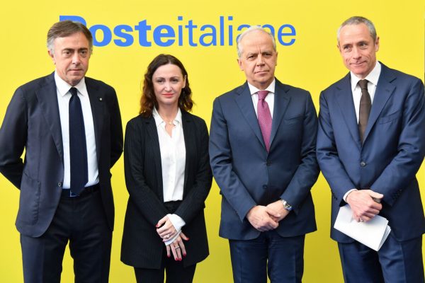 (S-D) Il Direttore Generale di Poste Italiane Giuseppe Lasco, la Presidente di Poste Italiane Silvia Maria Rovere, il ministro dellÕInterno Matteo Piantedosi e lÕAmministratore Delegato di Poste Italiane e Matteo Del Fante in occasione della presentazione del progetto Polis di Poste Italiane per il rilascio dei passaporti nei comuni con meno di 15mila abitanti 
Roma, 01 marzo 2024 
ANSA/FABIO CIMAGLIA (NPK)