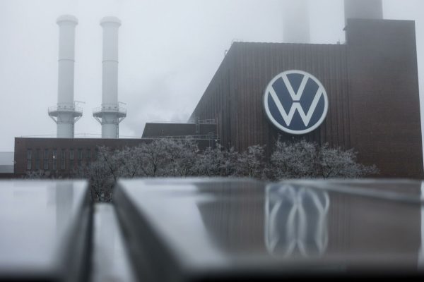 epa11830944 The plant of the German car maker Volkswagen (VW) is seen in Wolfsburg, Germany, 17 January 2025.  EPA/HANNIBAL HANSCHKE