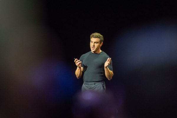 13 May 2025, USA, Los Angeles: Airbnb CEO Brian Chesky speaks at an event organized by the accommodation platform. Airbnb is focusing more on additional services and experiential excursions. Photo: Andrej Sokolow/dpa