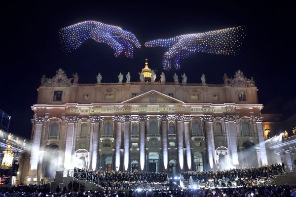 droni in piazza san pietro