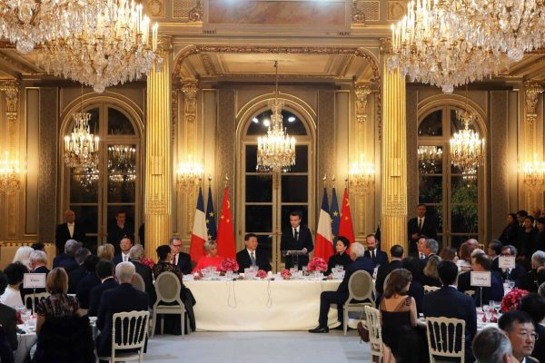 epa07463415 French President Emmanuel Macron (3rd R) speaks flanked by his wife Brigitte Macron (2nd L), Chinese President Xi Jinping (3rd L), his wife Peng Liyuan (2nd R), French Prime Minister Edouard Philippe (R) and President of the French National Assembly RIchard Ferrand (L) during a state dinner at the Elysee Palace in Paris, France, on 25 March 2019, as part of a Chinese state visit to France. The Chinese president is on a three-day state visit to France where he is expected to sign a series of bilateral and economic deals on energy, the food industry, transport and other sectors.  EPA/LUDOVIC MARIN / POOL  MAXPPP OUT