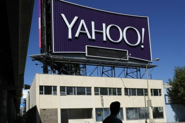 epa06102799 A pedestrian walks past Yahoo's iconic San Francisco billboard in San Francisco, California, USA, 21 July 2017. Last month, Verizon completed its 4.48 Billion US dollar purchase of Yahoo.  EPA/JOHN G. MABANGLO